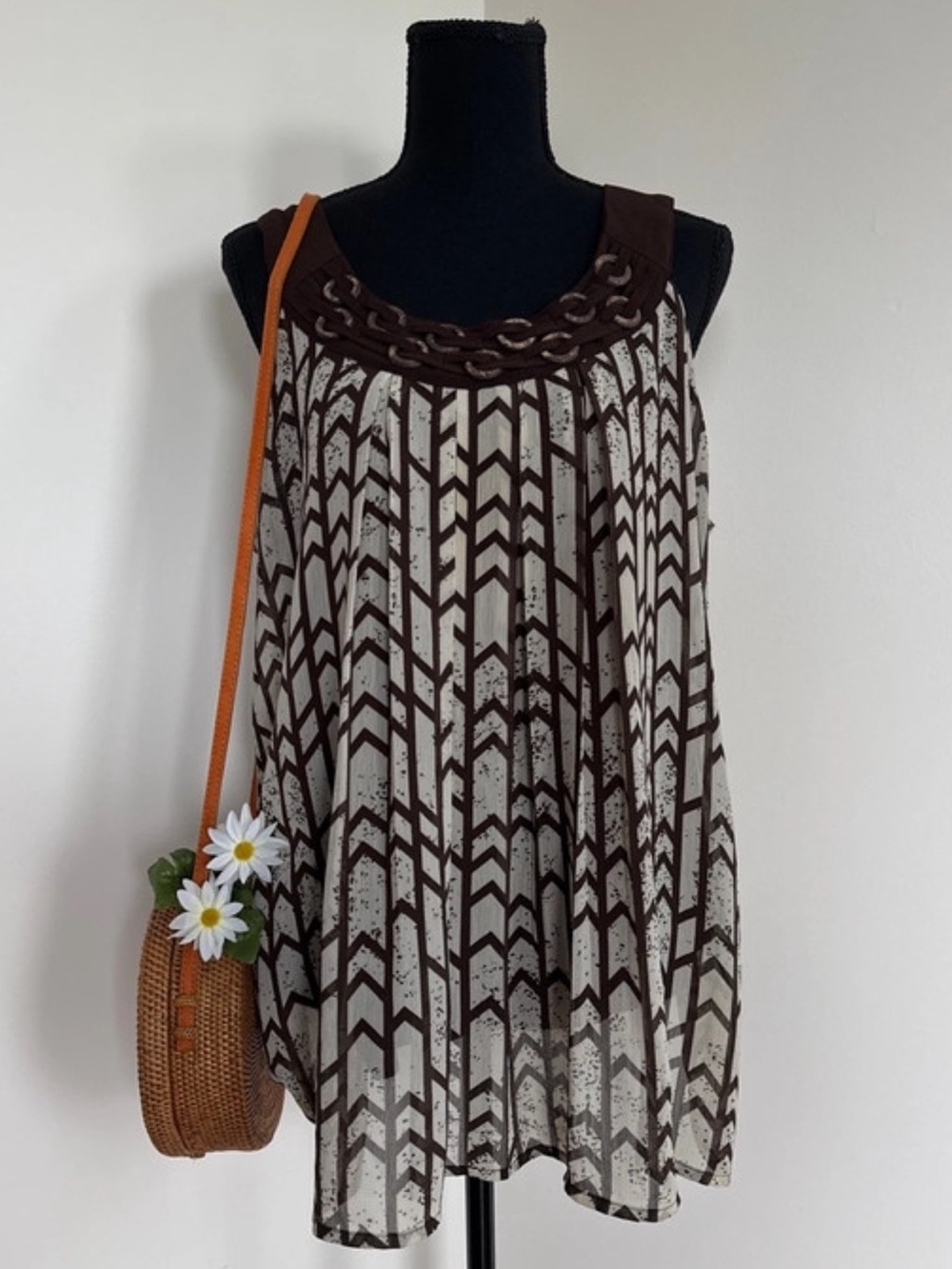 Cream & Brown Chevron Arrow Print Swing Top with Ring Details | Sz. XL